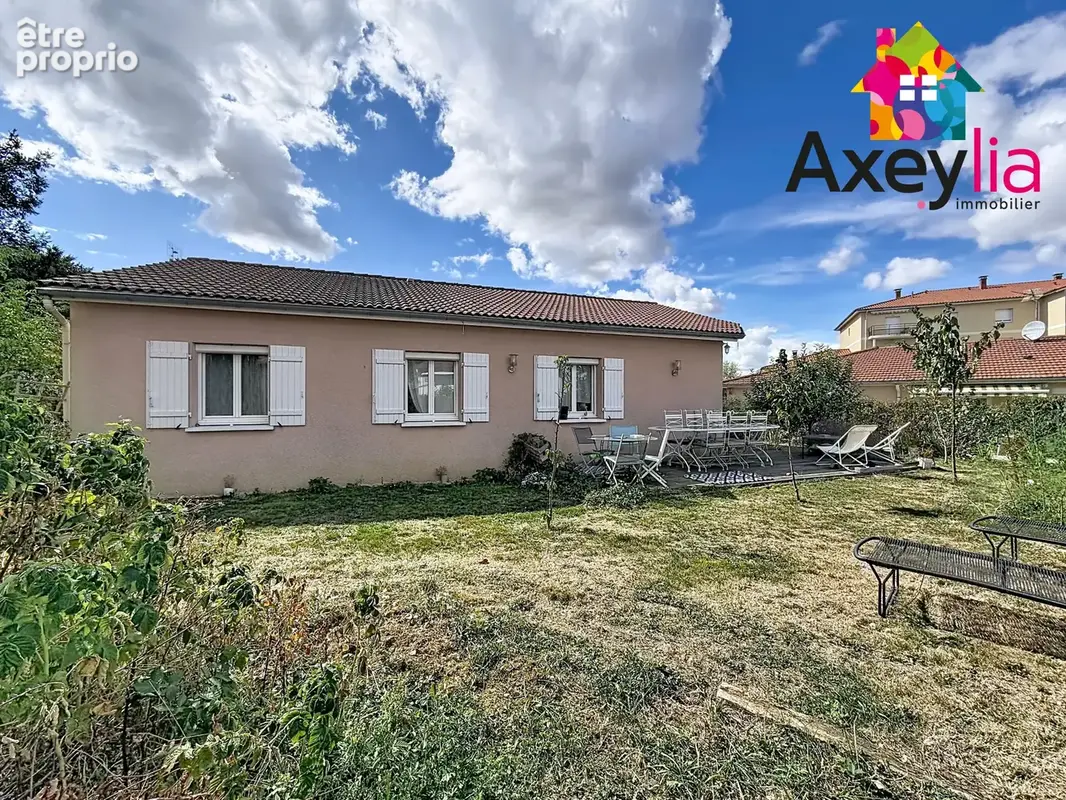 A vendre - chazelle sur lyon -  maison de plain-pied avec garage et terrain - photo 4
