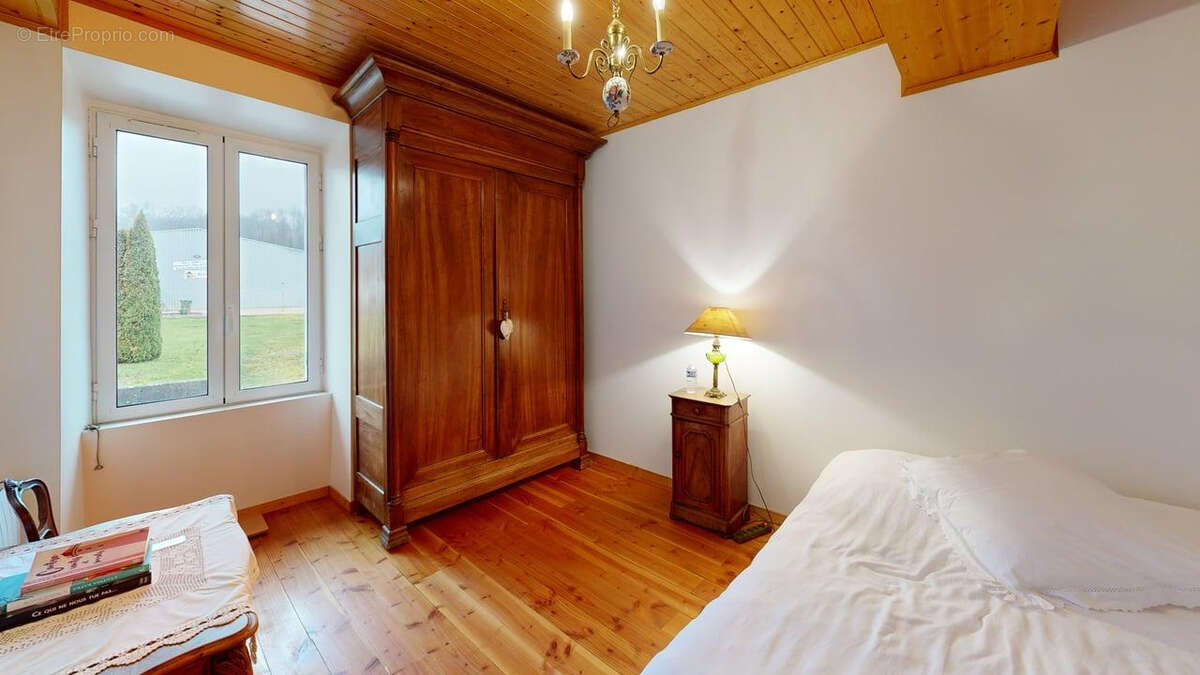 Maison à VEZERONCE-CURTIN