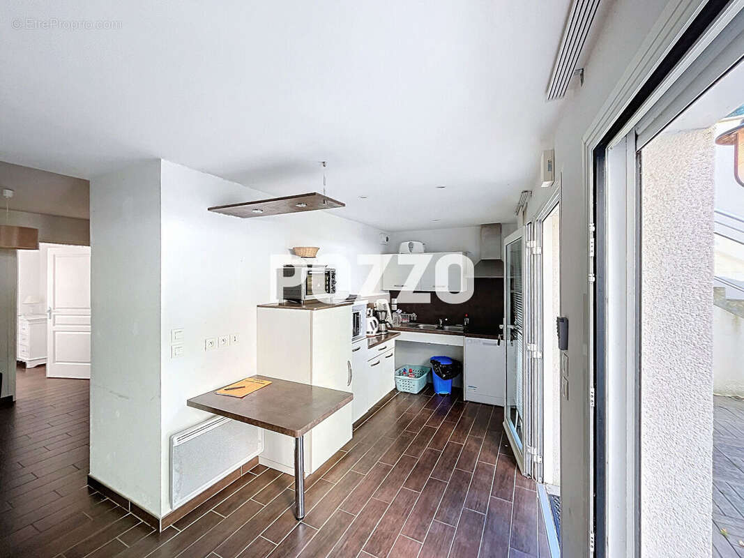 Appartement à COLLEVILLE-SUR-MER