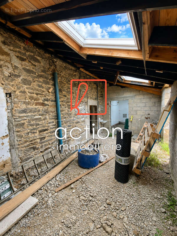 Maison à LA ROCHE-DERRIEN