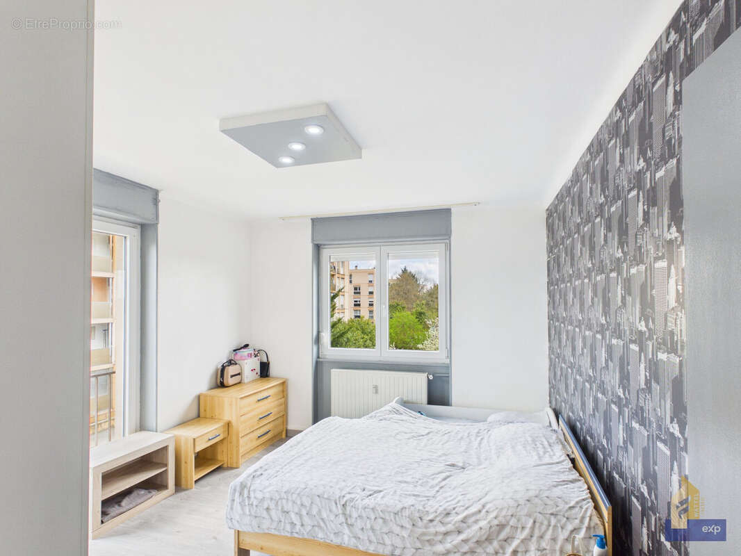 chambre spacieuse - Appartement à COLMAR