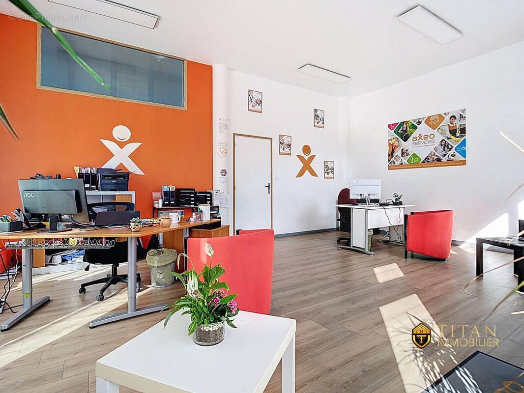 Local commercial de 74.37 + une grande cave de 41m² déjà loué à Dunkerque (59140) Titan immobilier  - Appartement à DUNKERQUE