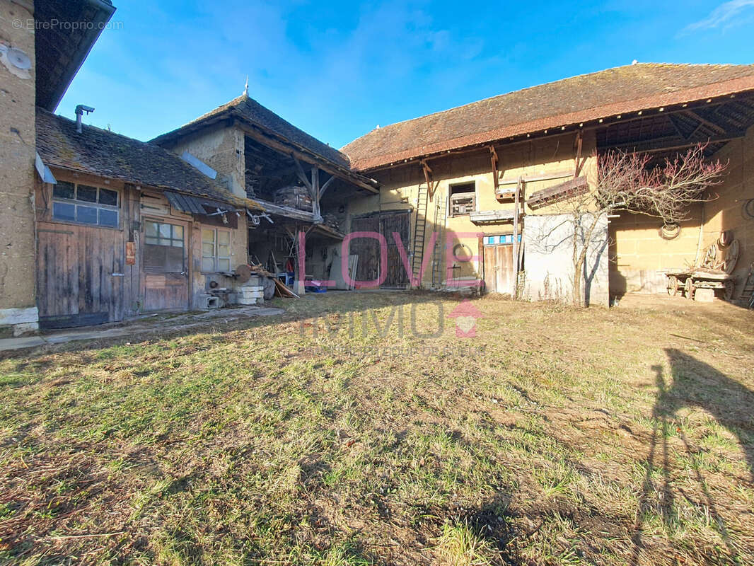 Maison à LA TOUR-DU-PIN