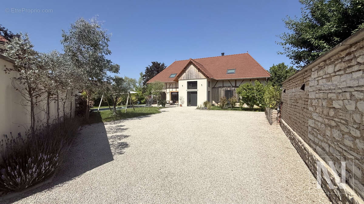Maison à SAINTE-SAVINE