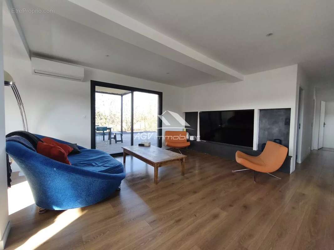 Maison à VEZENOBRES