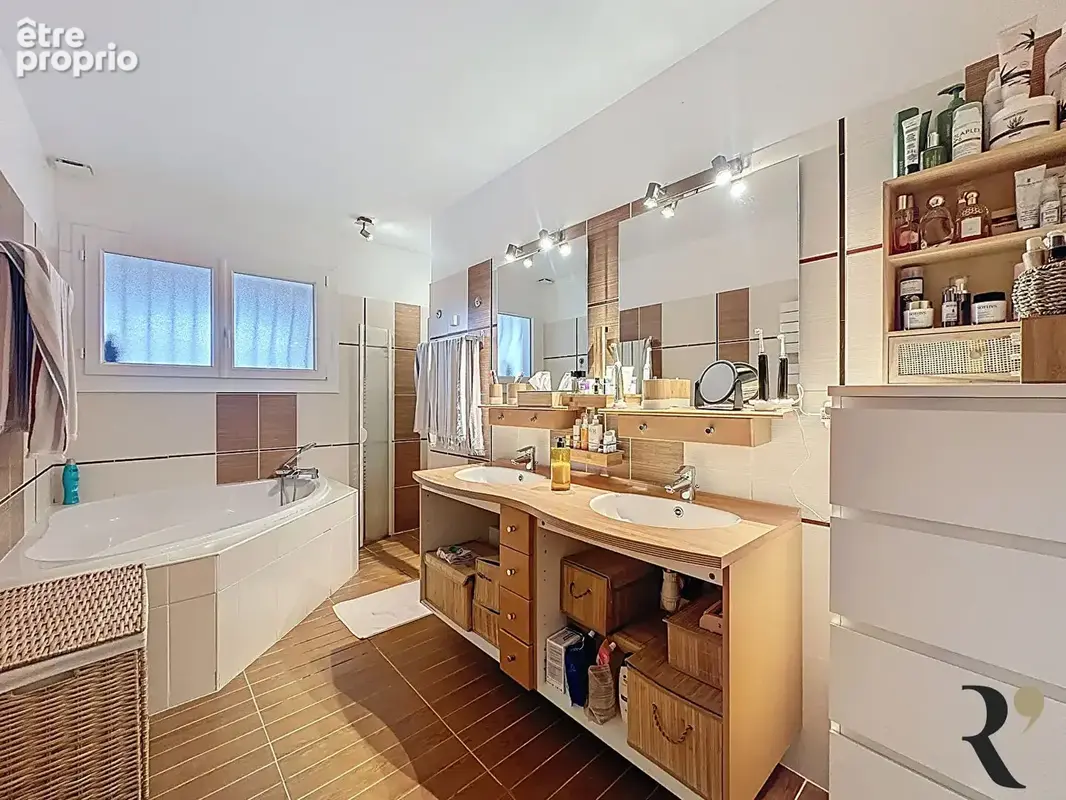 Maison T6 - 200 m² - Terrain 2800 m² - Mons - photo 12