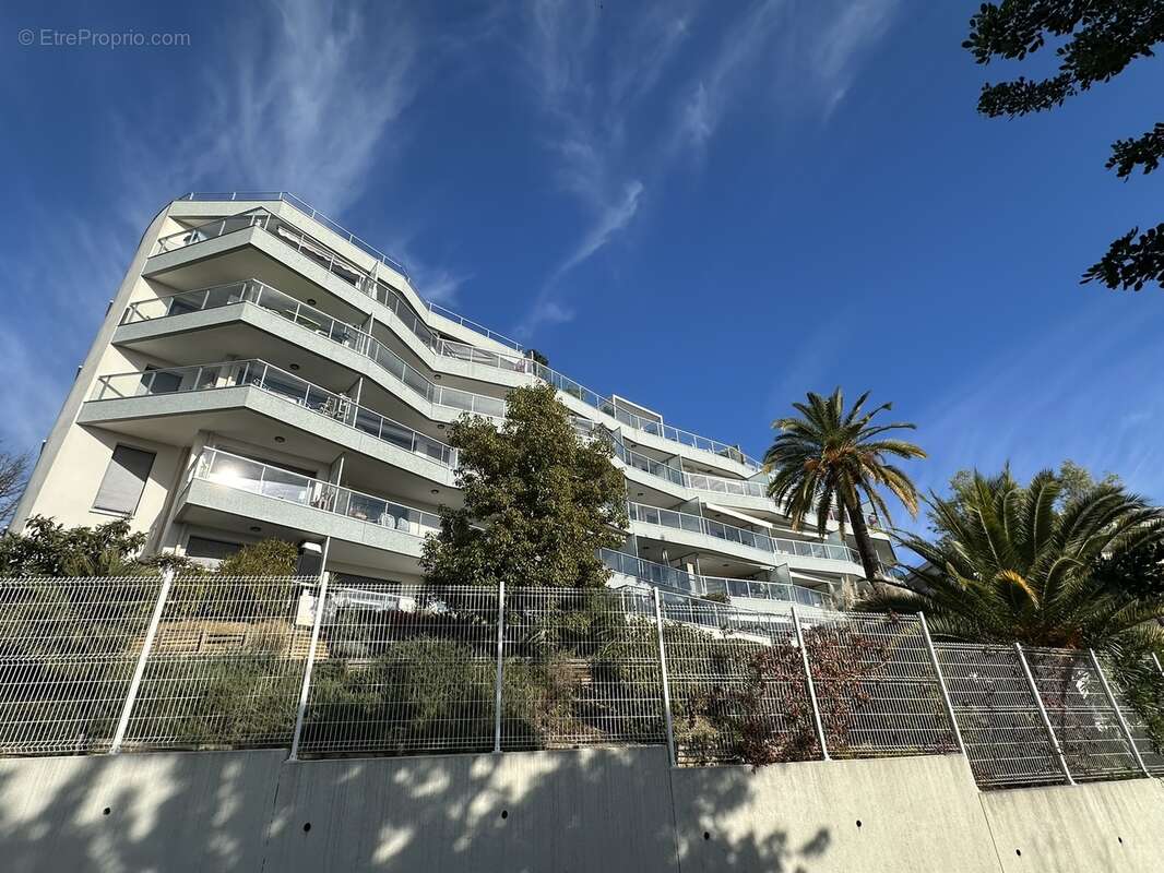 4 pieces dernier etage + terrasses - vue panoramique mer - chambrun - photo 8