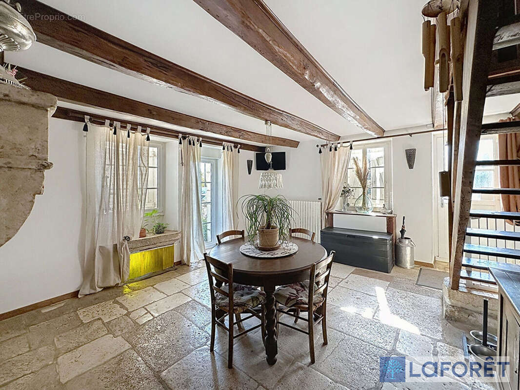 Maison à PERROGNEY-LES-FONTAINES