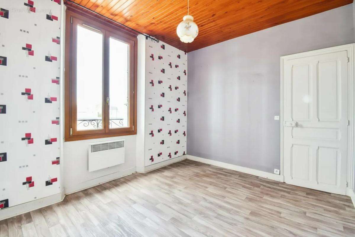 Maison à LA BAZOCHE-GOUET