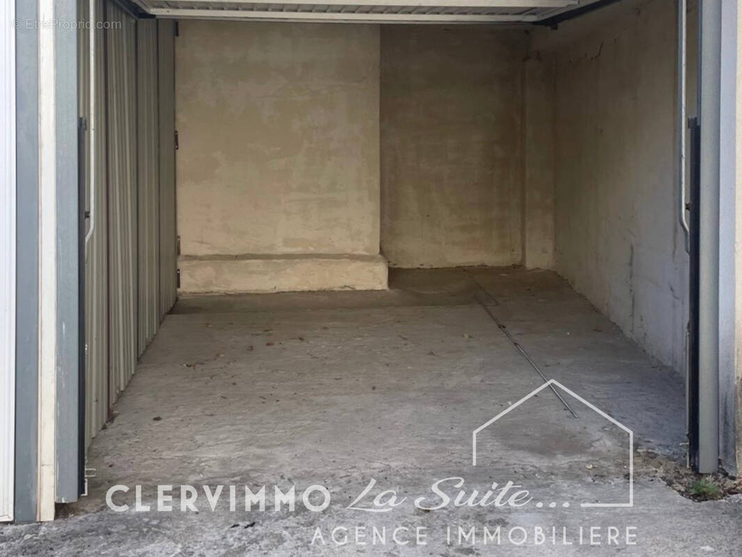 Parking à MARSEILLE-11E