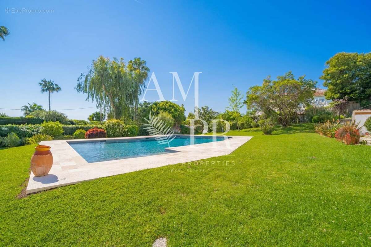 Cannes Californie – Élégance Contemporaine et Vue Mer d’Exception dans un Domaine Privé - photo 35