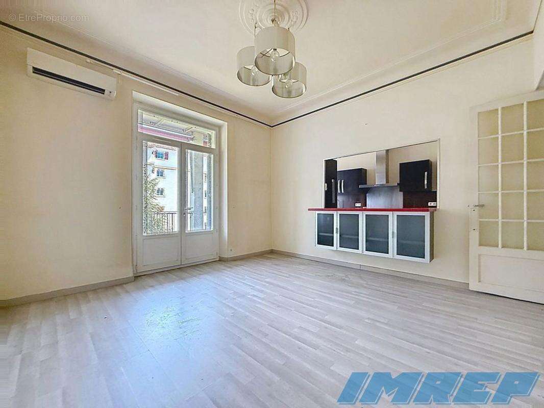 Appartement à MARSEILLE-4E