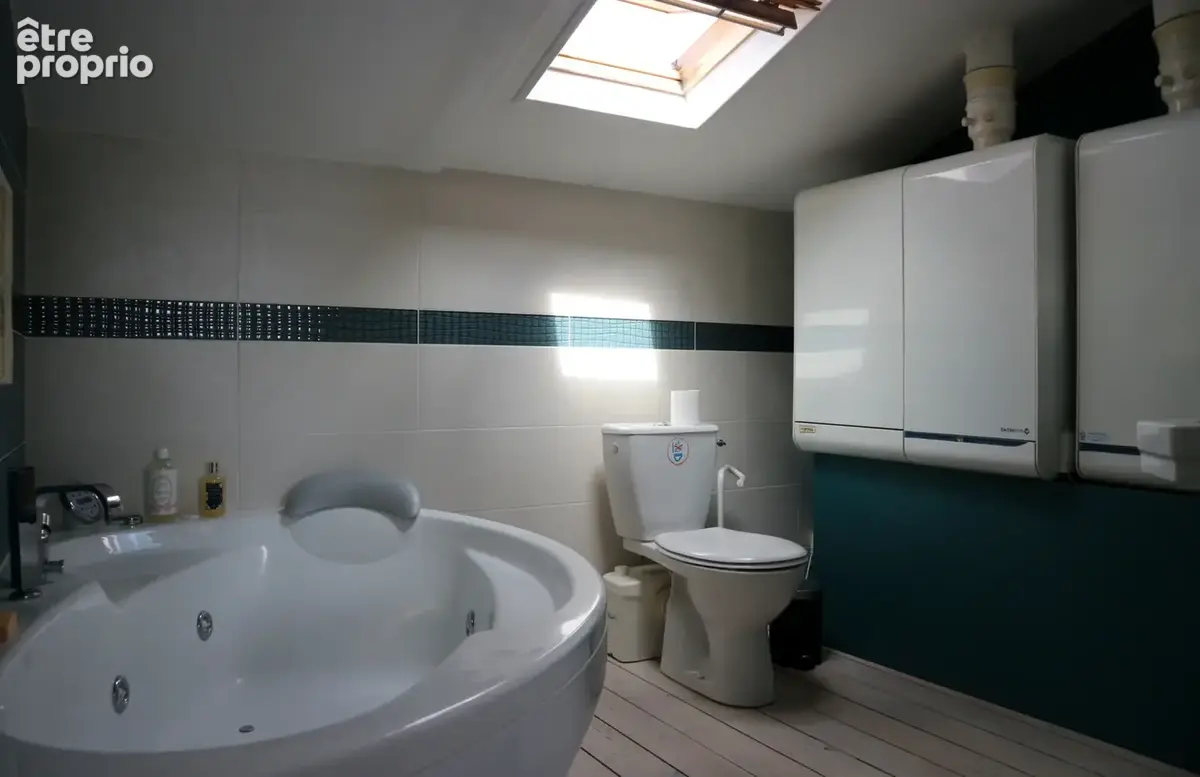 Saintes, centre historique, appartement 343 m2 - photo 22