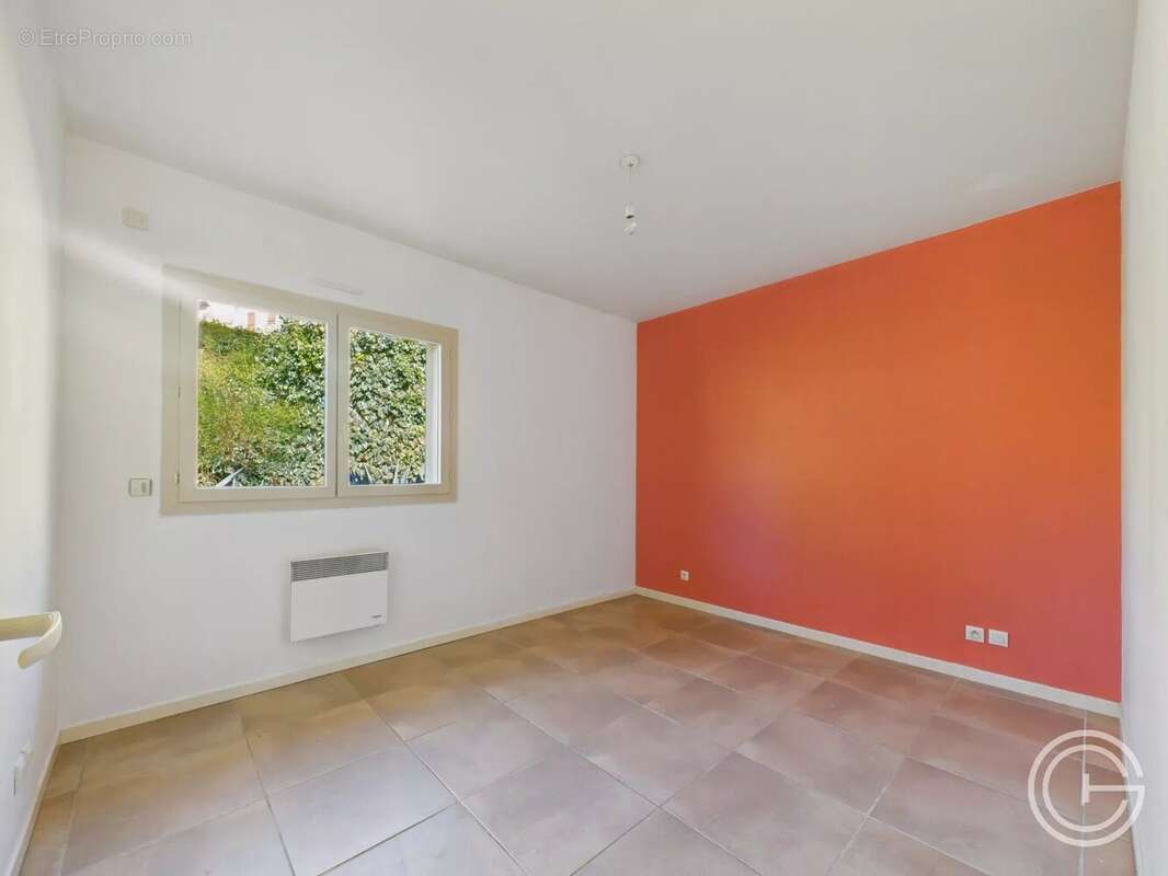 Appartement à SAINT-LAURENT-DU-VAR