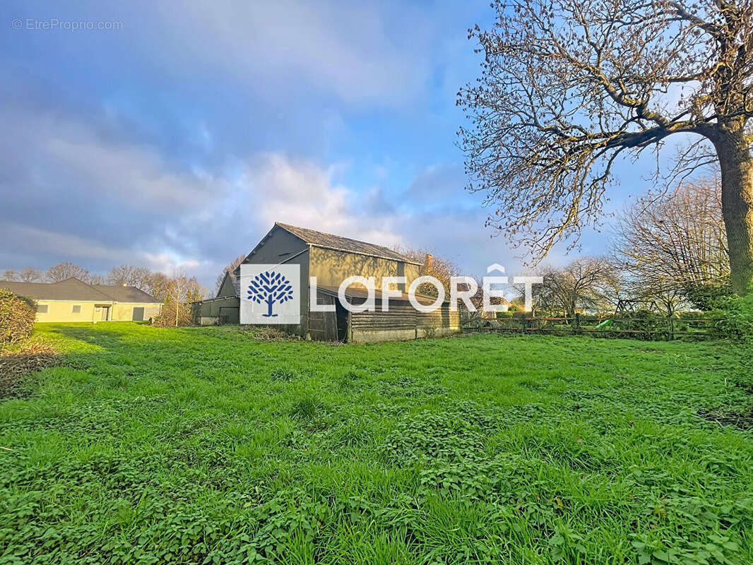Terrain à BUCHY