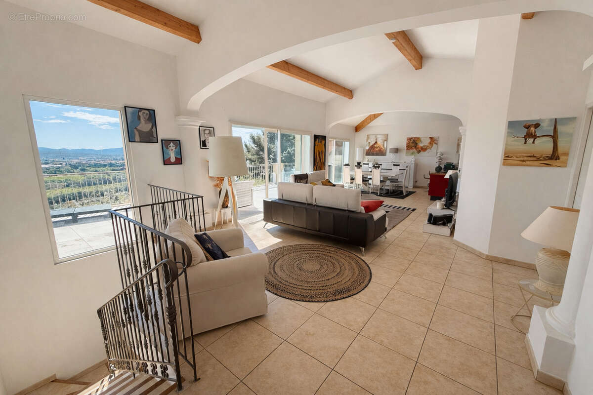 Maison à SOLLIES-VILLE