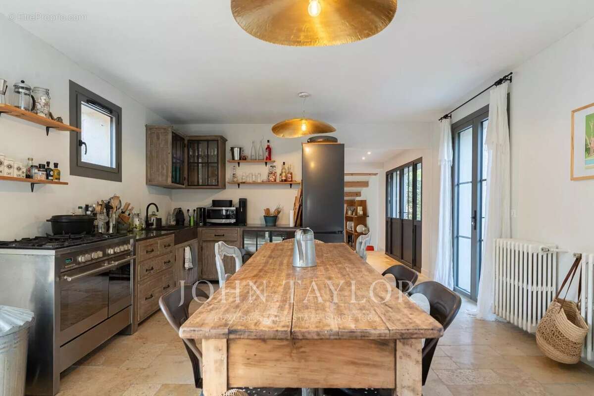 Maison à VAUVENARGUES