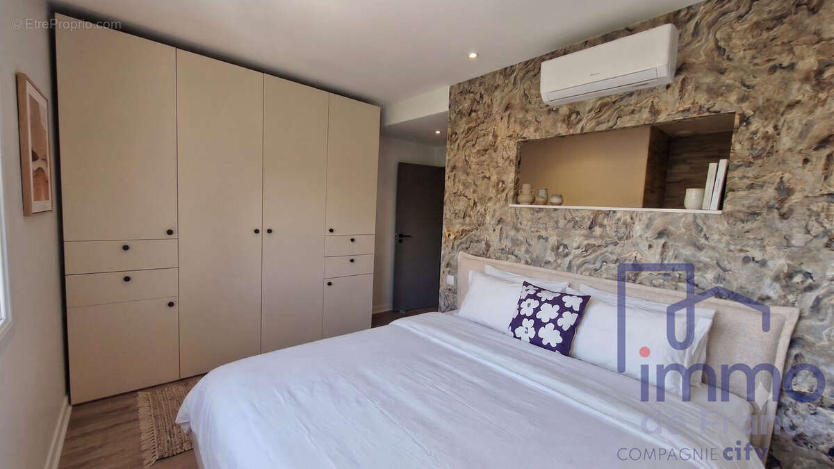 en bas  suite parentale - Appartement à SAINT-JUST-SAINT-RAMBERT