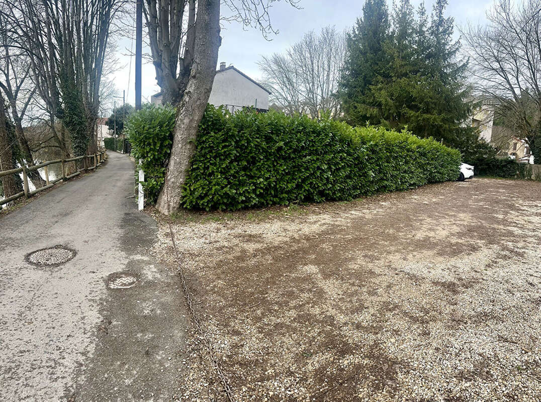 Terrain à CHAMPIGNY-SUR-MARNE