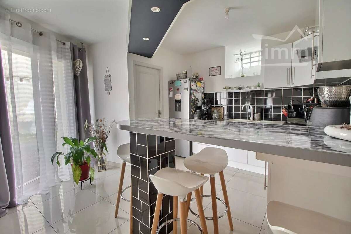 Maison à LES AIX-D'ANGILLON