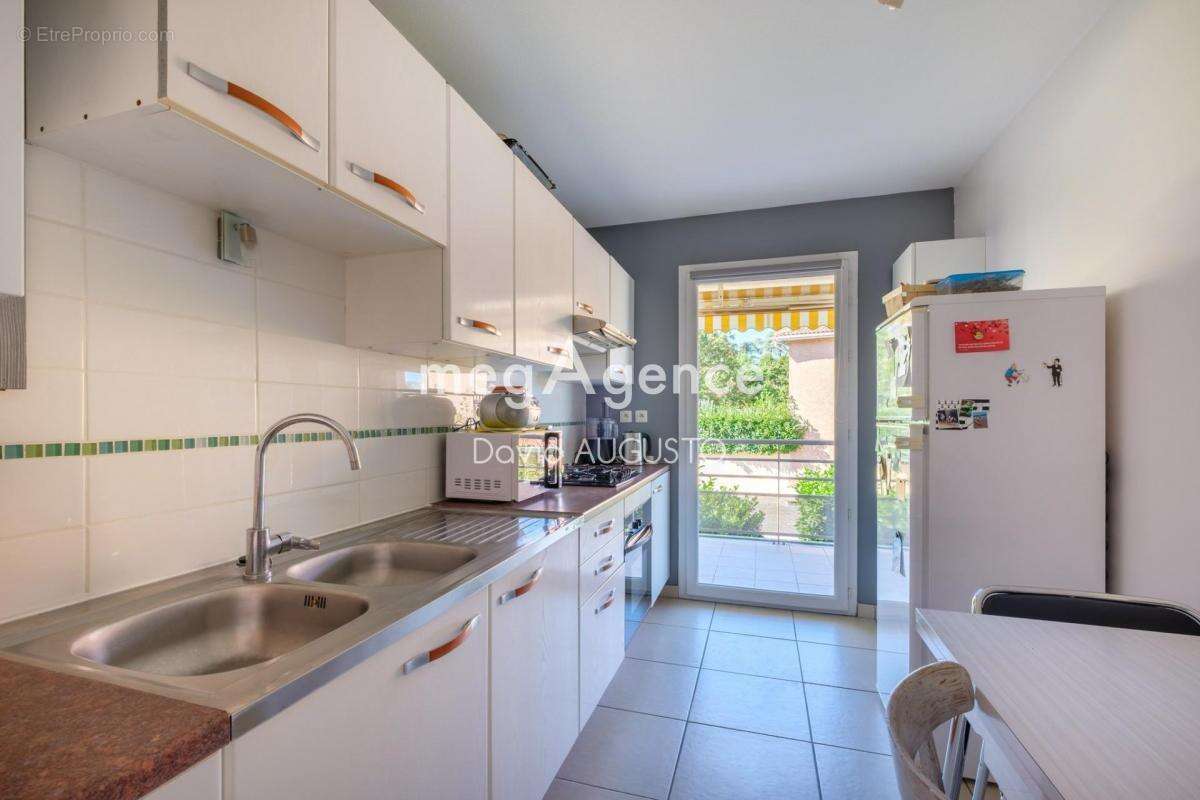 Appartement à GREZIEU-LA-VARENNE