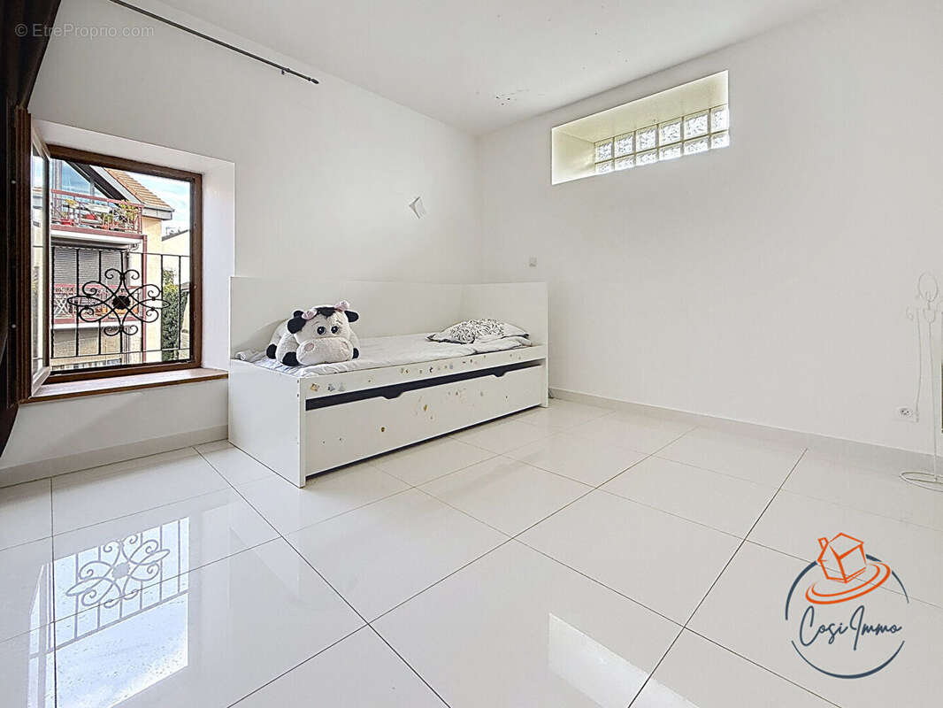 Appartement à SAINT-GENIS-POUILLY