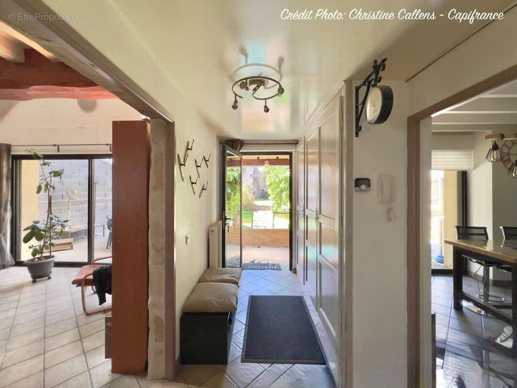 Maison de charme de 151 m² – 4 chambres, jardin, dépendances et beaux volumes à Varennes-sur-Morge - photo 4