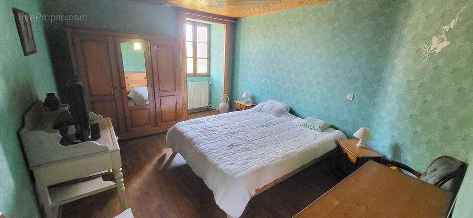 Maison en pierre bénéficiant d'une piscine et d'un panorama champêtre - photo 9