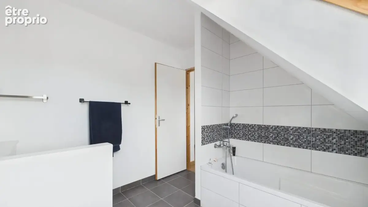 Maison 6 pièces 111 m² à vendre à Saint-Martin-Des-Champs (29600) - photo 5