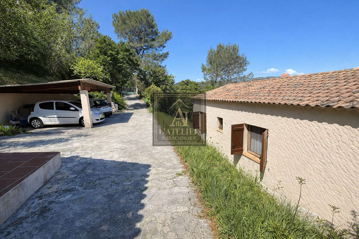 Maison de caractère avec dépendance, sous-sol et piscine au calme absolu sur 3000 m2 - photo 11