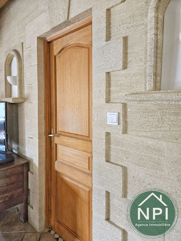 Maison à VAUX-LE-PENIL