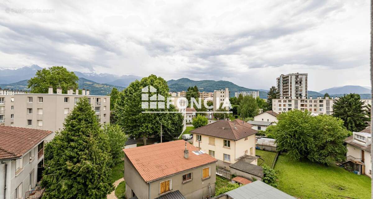 Appartement à SAINT-MARTIN-D'HERES