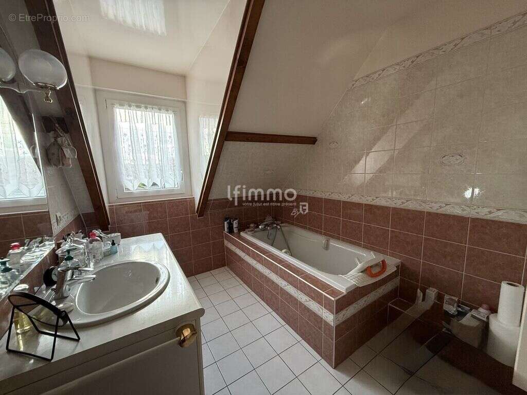 Maison à TREMBLAY-EN-FRANCE