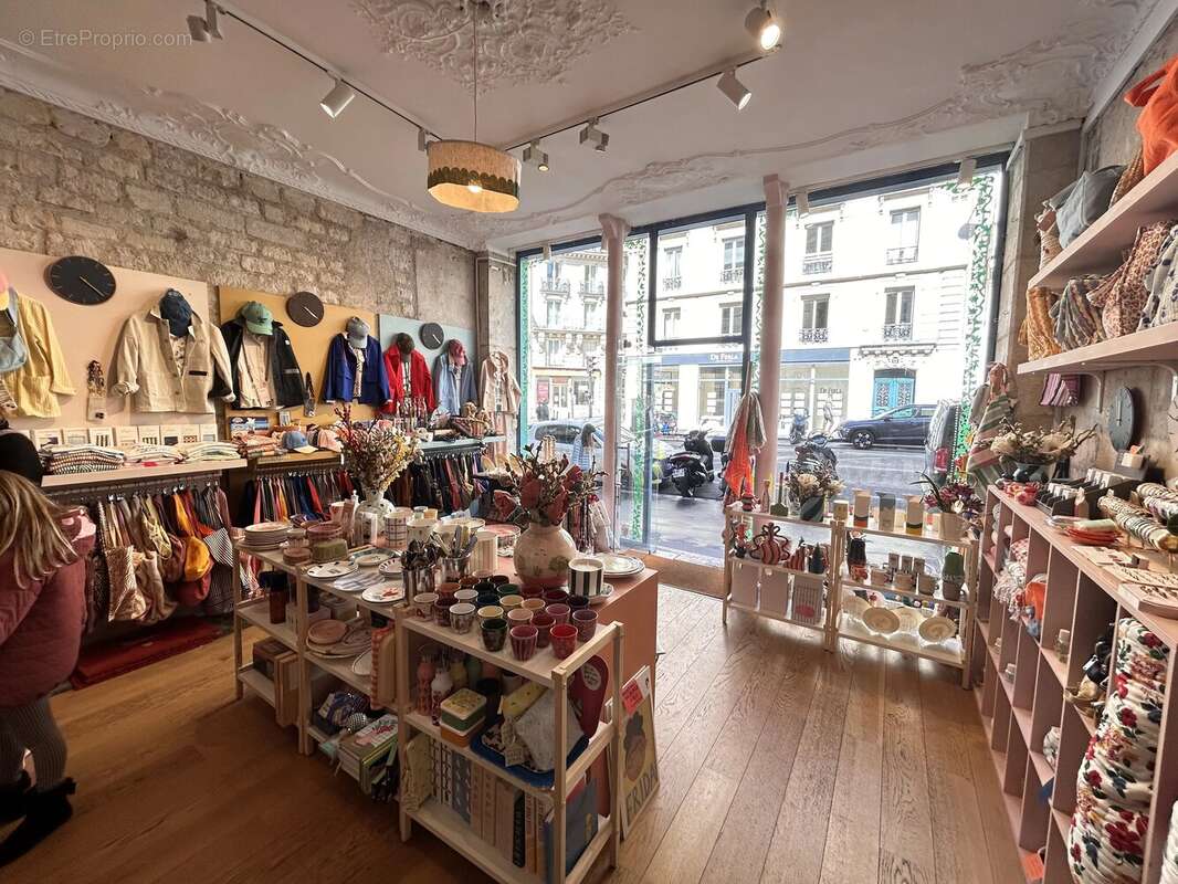Commerce à PARIS-5E