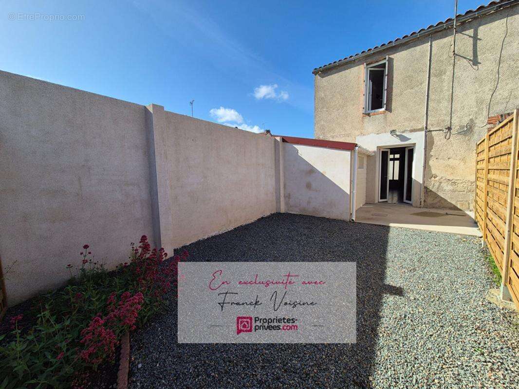 Maison à LES HERBIERS