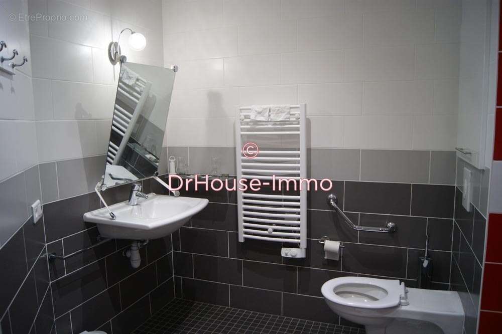 Commerce à CONTREXEVILLE