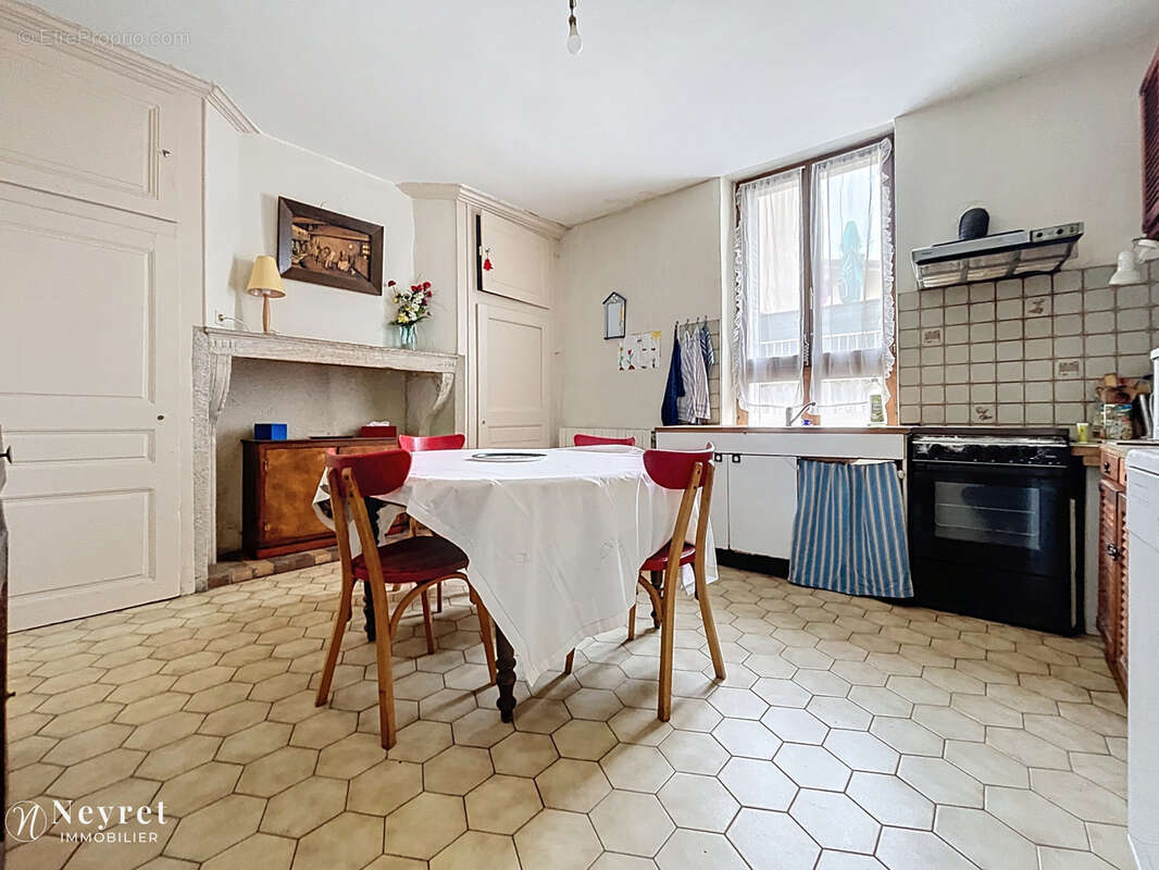 Appartement à SAINT-GENIS-LAVAL