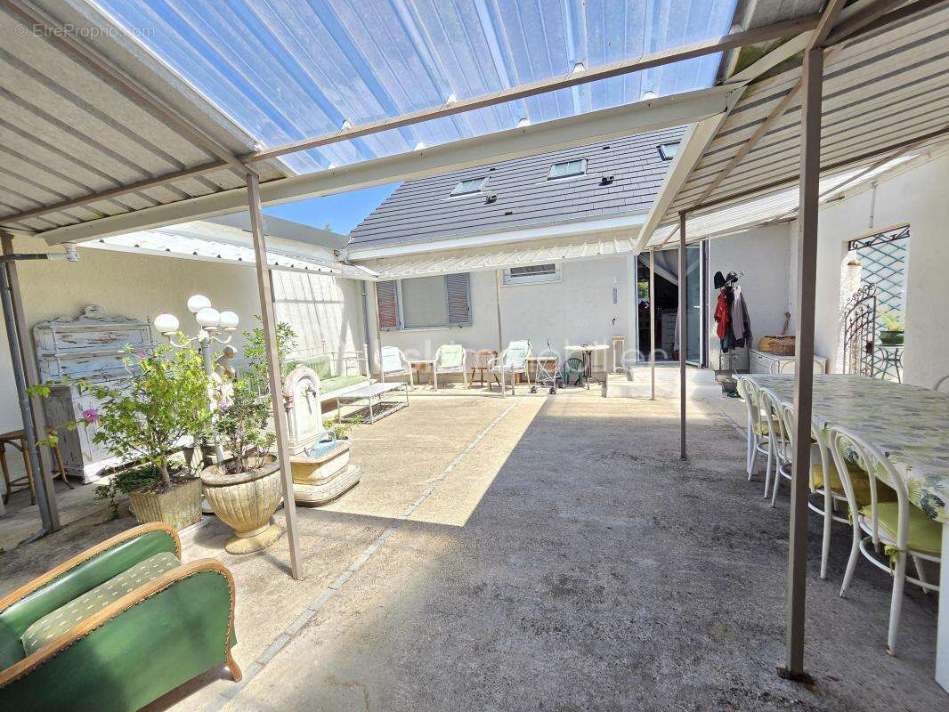 Magnifique Pavillon de plain pied de 149m² avec patio et dépendances à Avril sur Loire - photo 21