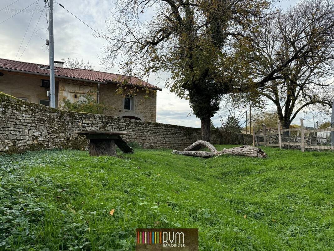 Terrain à VILLEREVERSURE