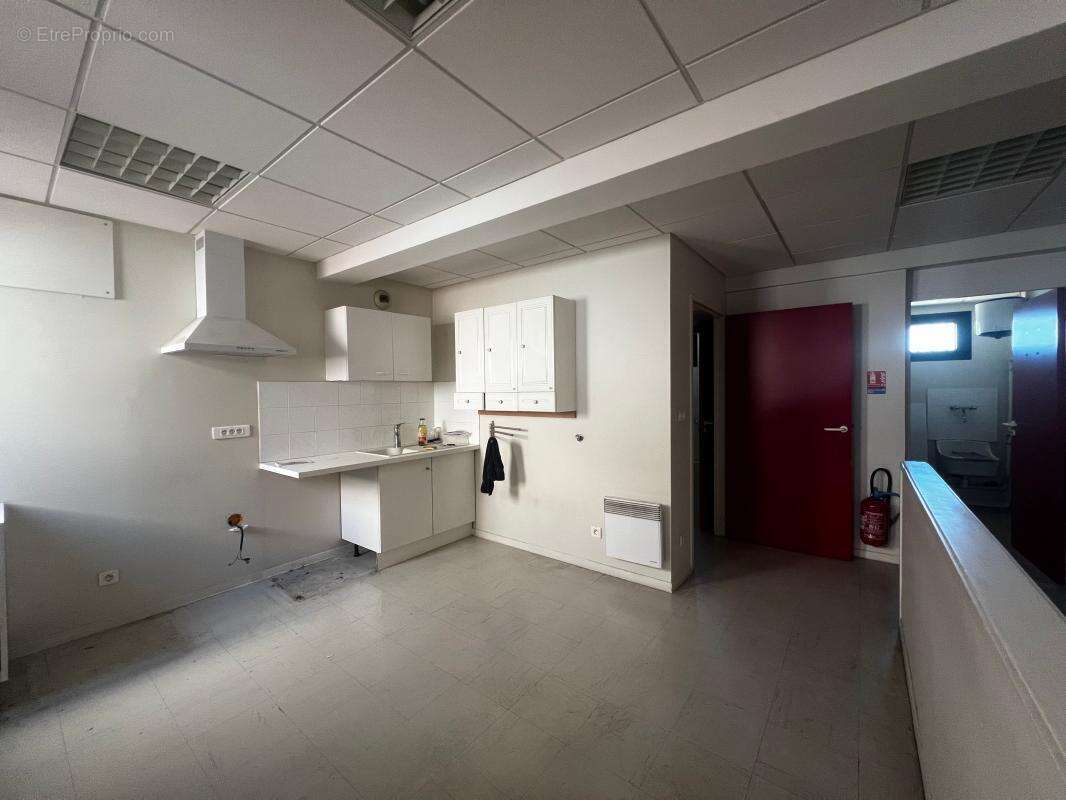 BUREAUX 266 M2 Plain pied et R+ 1 - photo 8