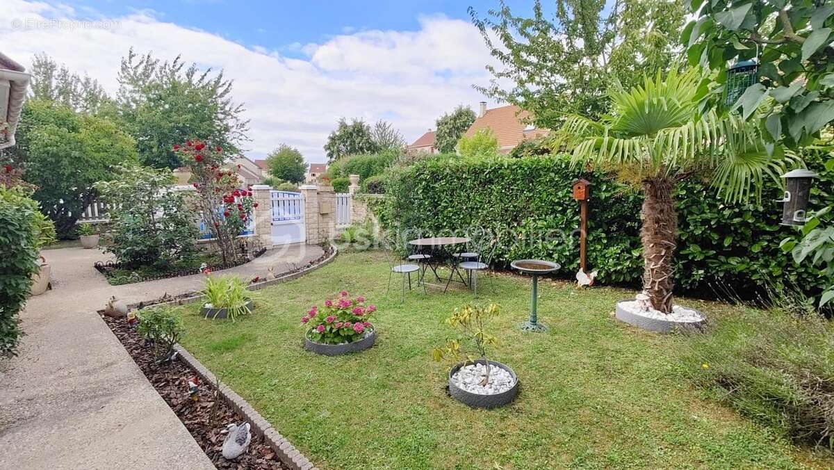 Maison à CHAUCONIN-NEUFMONTIERS