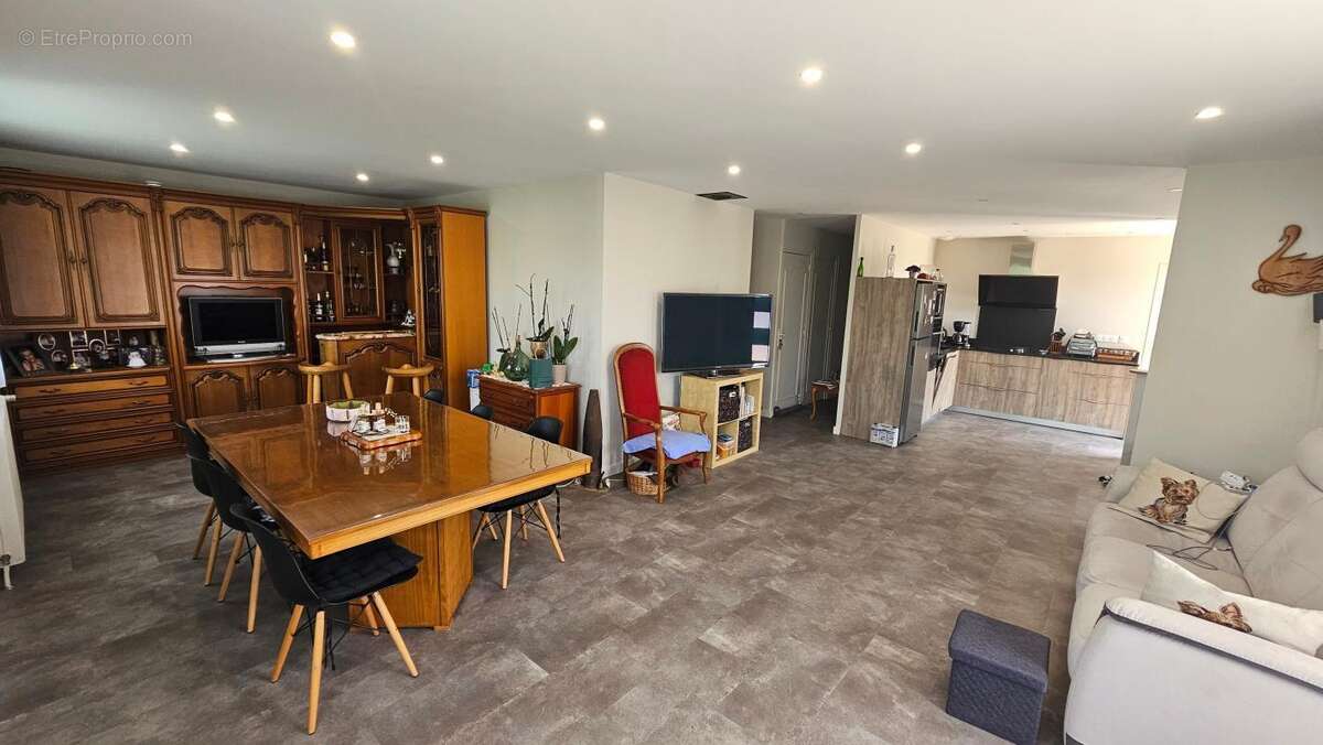 Grande maison familiale avec studio, piscine et dépendances – Moirans - photo 4