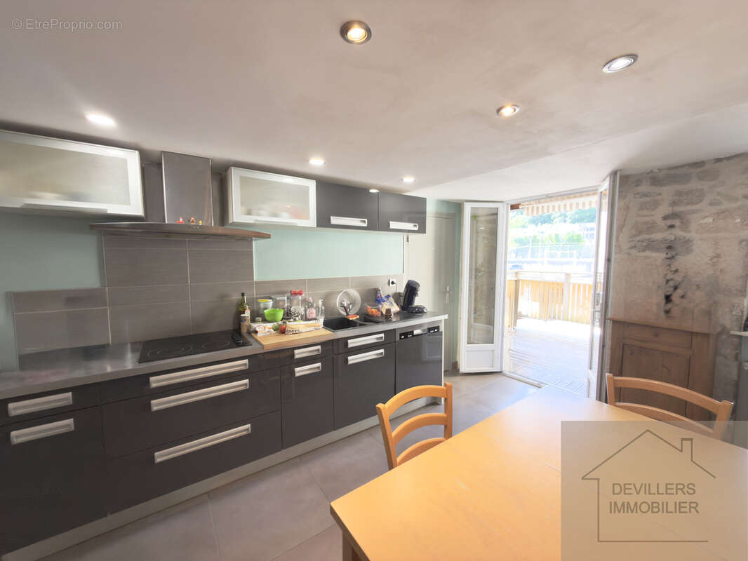 Appartement T3 atypique à vendre à Ornans (Doubs)   106 m2 au sol   Terrasse plein sud   Grand garage   Centre - photo 7
