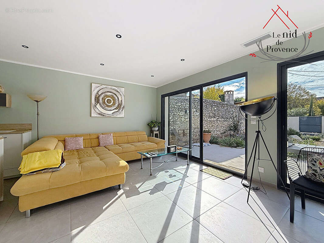 Maison à MORIERES-LES-AVIGNON