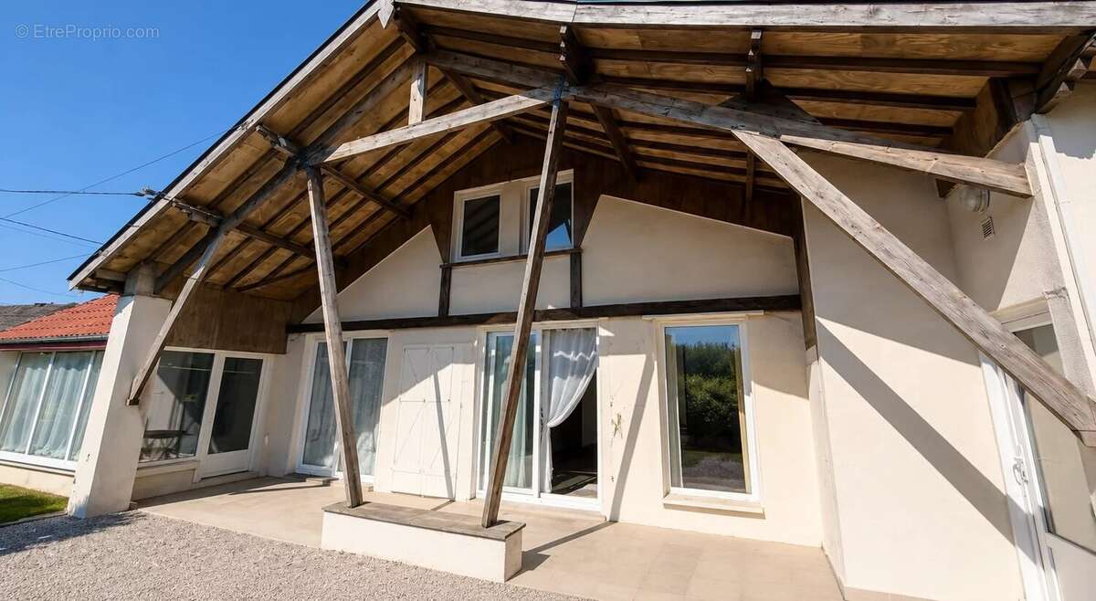 Maison à COUTICHES