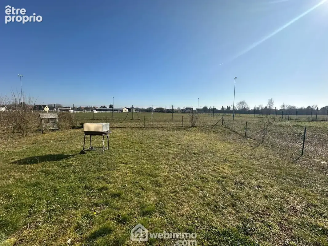 Sur un terrain entièrement clos de 298 m²