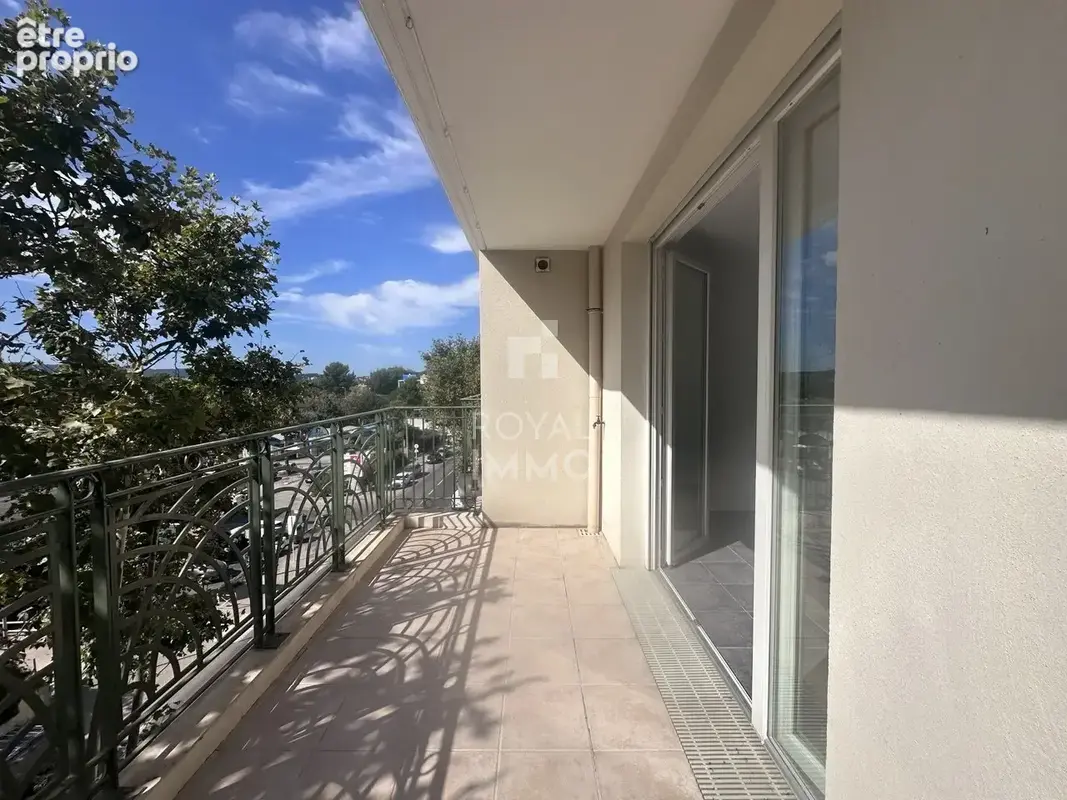 Toulon ouest   t2 de 43 m2 au dernier étage avec terrasse et garage - photo 1