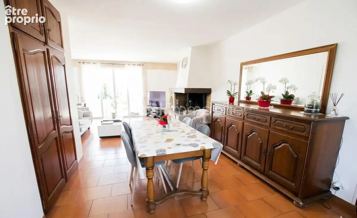 A 10 minutes de MAINTENON et de la gare, maison de plein pied de 93 m² sur terrain boise de 2123 m² de superficie, plat clos, un - photo 9