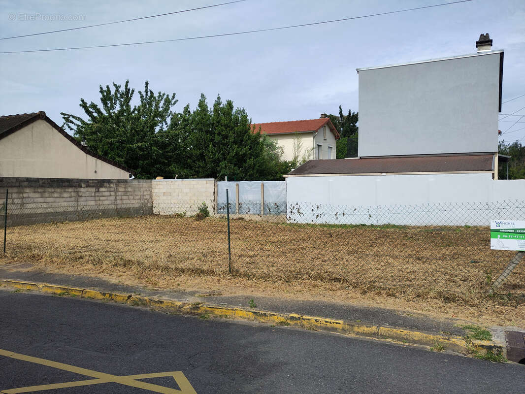 Terrain à MAROLLES-EN-HUREPOIX