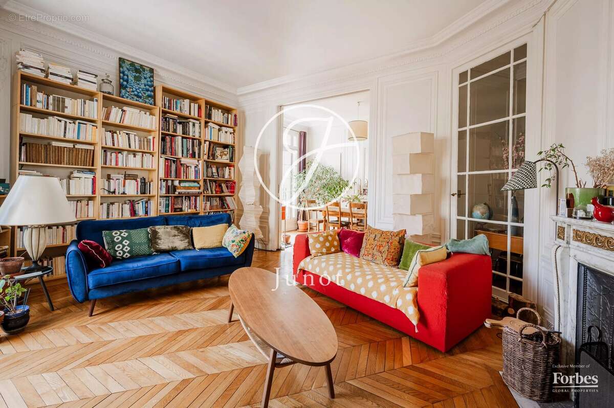 Appartement à PARIS-16E
